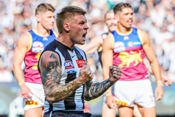 Jordan De Goey kicks a goal after the quarter-time siren.