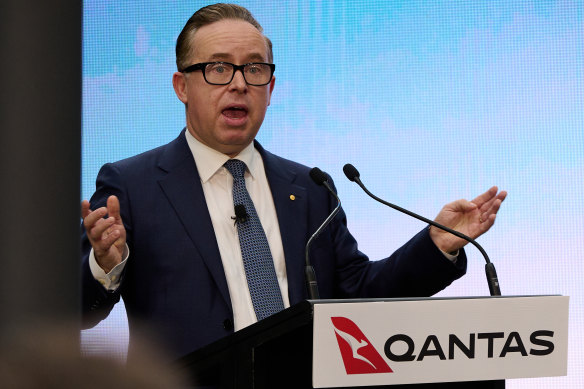 The Transport Workers’ Union has accused Qantas chief Alan Joyce of an “embarrassing stunt” by asking corporate staff to help with customer service. 