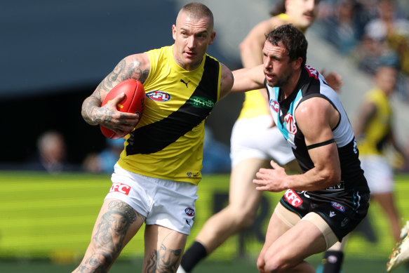 Dustin Martin takes on Travis Boak.