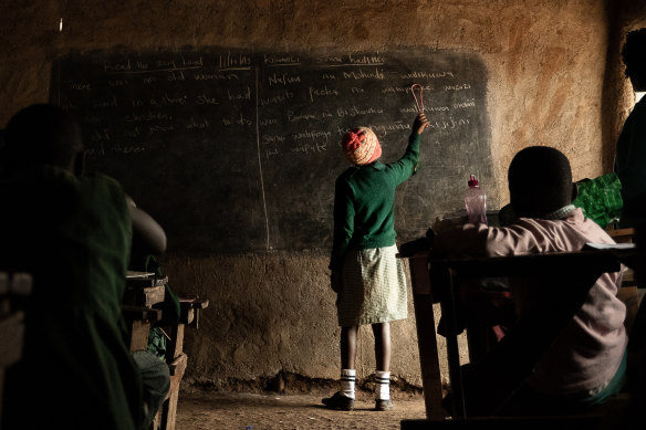 The classrooms of St John Community School have no electricity. 