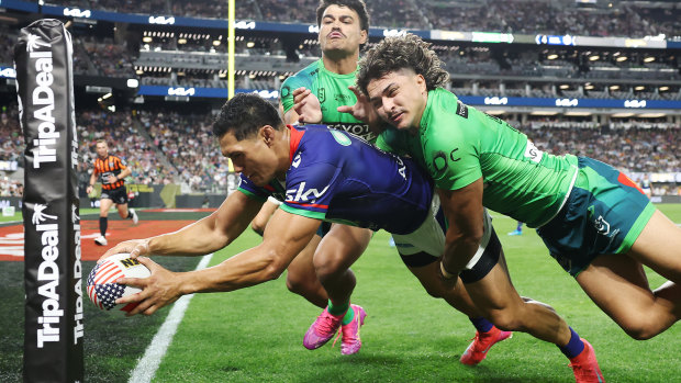 LAS VEGAS, NEVADA - MARCH 01: Roger Tuivasa-Sheck of the Warriors scores a try during the round one NRL match between the Canberra Raiders and the New Zealand Warriors at Allegiant Stadium on March 01, 2025, in Las Vegas, Nevada. (Photo by Ezra Shaw/Getty Images)