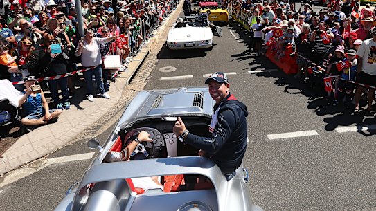 Craig Lowndes is back at Bathurst and aiming to become king of the mountain again.