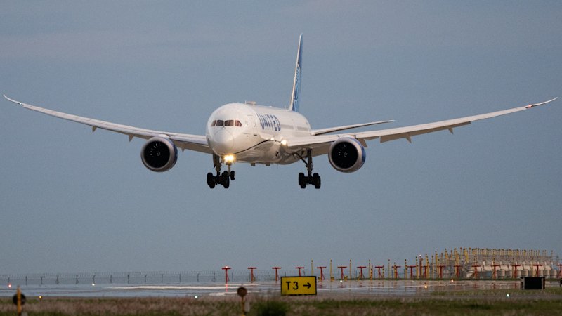 Brisbane Airport relaxes wind rules in bid to reduce aircraft noise