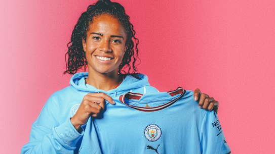 Mary Fowler signs for Manchester City.