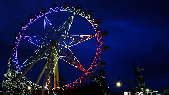 Wee problem as passengers trapped on Melbourne Star wheel