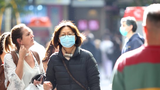 Shoppers in Pitt Street Mall, Sydney CBD wearing masks.