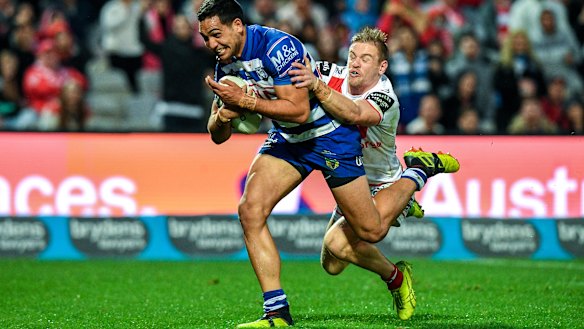 Reimis Smith takes the direct route past Matthew Dufty.