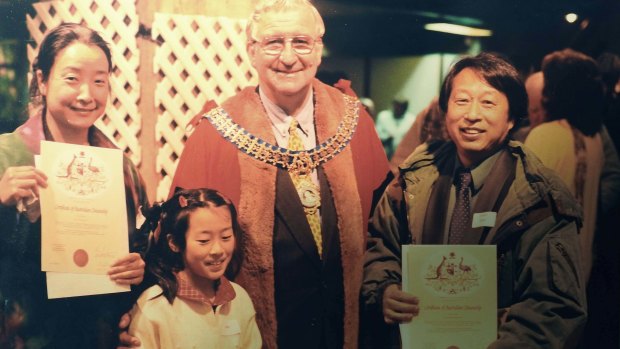Jiawei Shen and his family become citizens in 1997.