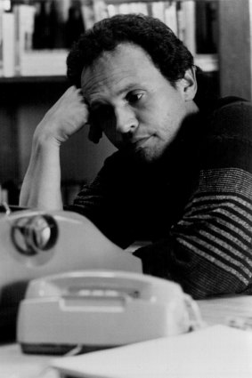 Billy Crystal as a tormented author in Throw Momma from the Train.