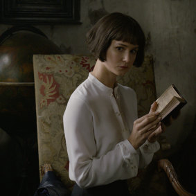 Katherine Waterston reprises her role as Tina Goldstein. 