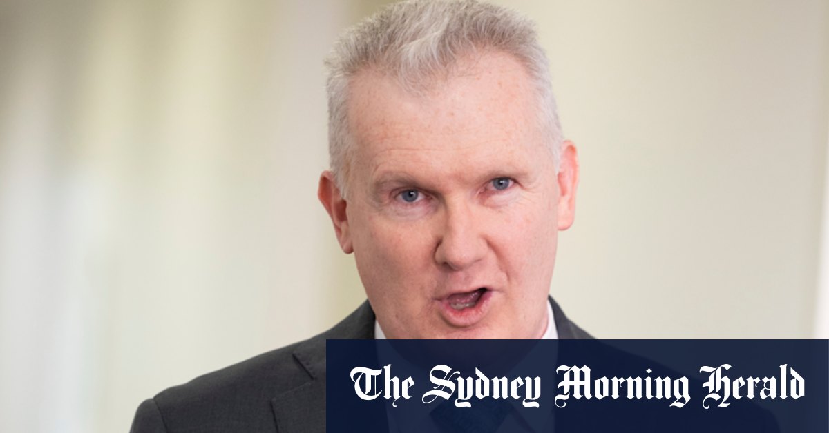 Spy agency cracking down on ‘reckless’ boasts by people with top-secret clearance