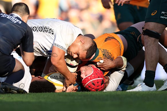 Harry Wilson of the Wallabies scores the match-winning try against Fiji last week.