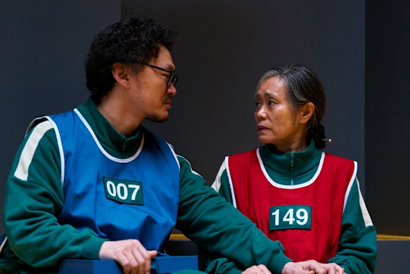 Which Dong-siks like Young-Syst (left) and Kang Ae-Ja-Ja (right).