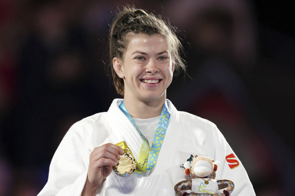 Tinka Easton won gold.