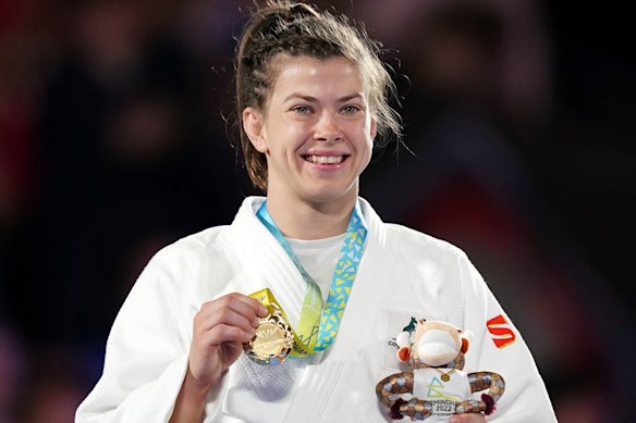 Tinka Easton won gold.