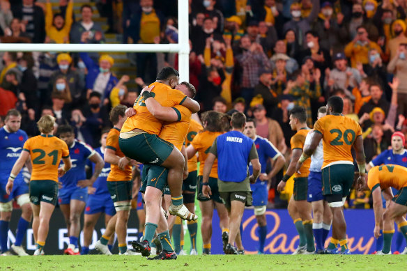 The Wallabies celebrate their 23-21 win over France in Brisbane. 