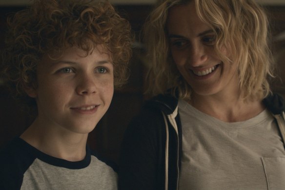 Colin O’Brien and Taylor Schilling in Dear Edward