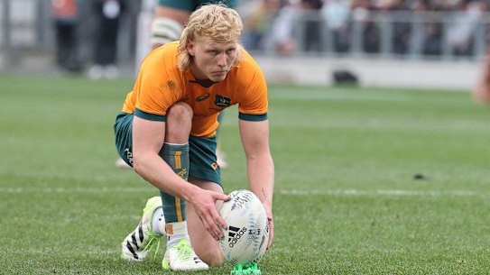 Carter Gordon lines up a penalty.