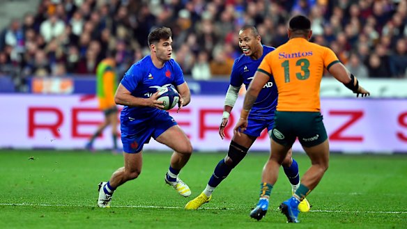 Damian Penaud on attack for Les Bleus.