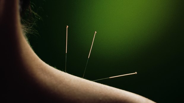 A woman suffered a collapsed lung after acupuncture treatment from an unregistered practitioner.