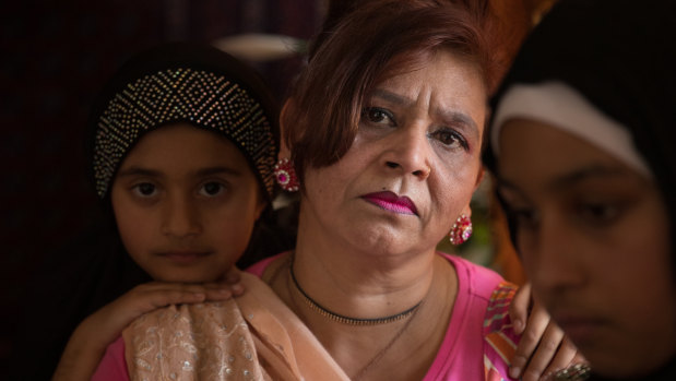  Rubina Nawabi and her daughters Aamna, 9, and Ayesha, 14.