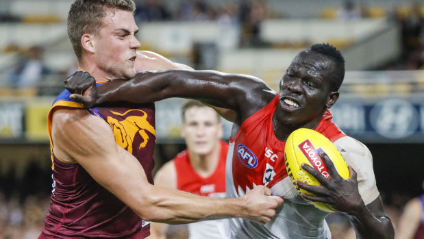 Jarrod Berry tackles Sydney's Aliir Aliir. 