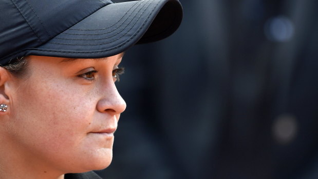 Weather has delayed Ashleigh Barty's match against Dona Vekic.