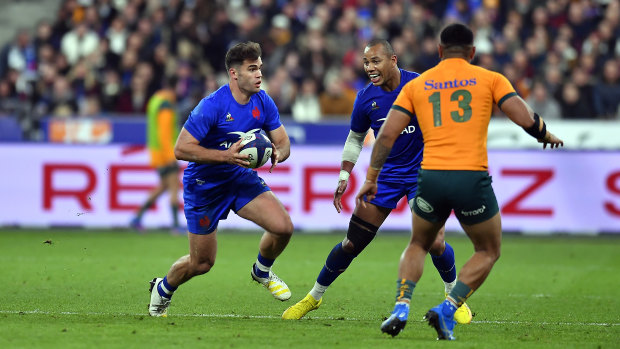 Damian Penaud on attack for Les Bleus.