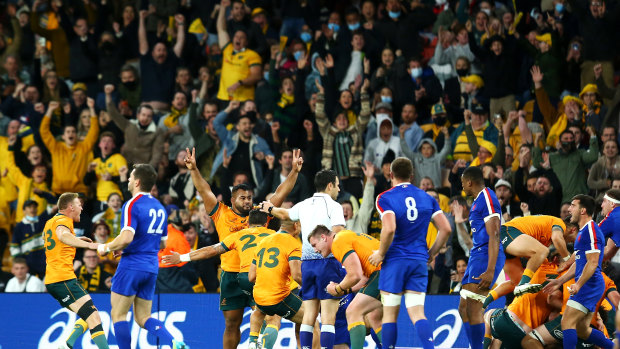 The Wallabies celebrate victory over France. 