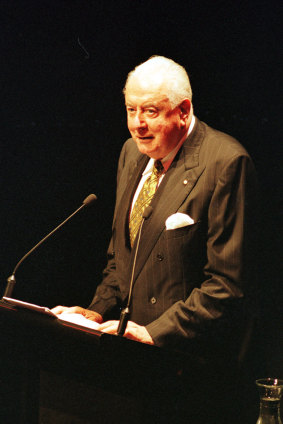 Former PM Gough Whitlam speaks at the memorial service for Don Dunstan in February 1999.