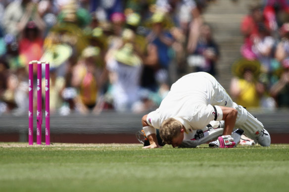 David Warner kisses the SCG ground during a Test against India in 2015 at the spot where the late Phillip Hughes fell.