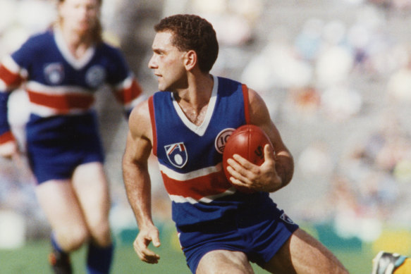 Tony Liberatore in action for the Bulldogs in 1991.