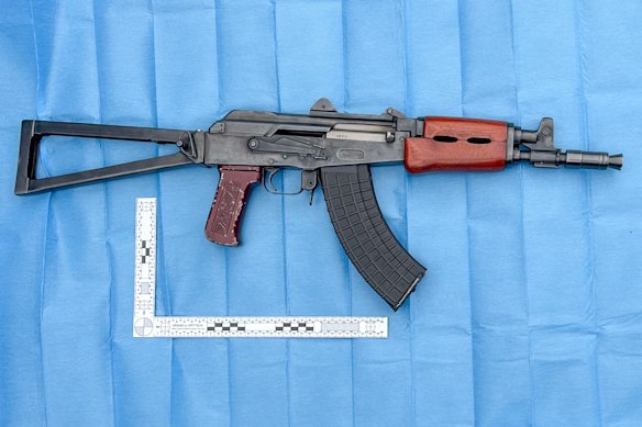 A espingarda foi apreendida para perícia.