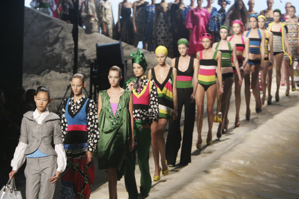 Models take the runway at the end of the presentation of the Spring-Summer 2007 ready to wear collection by by Italian fashion designer Antonio Marras for Kenzo.