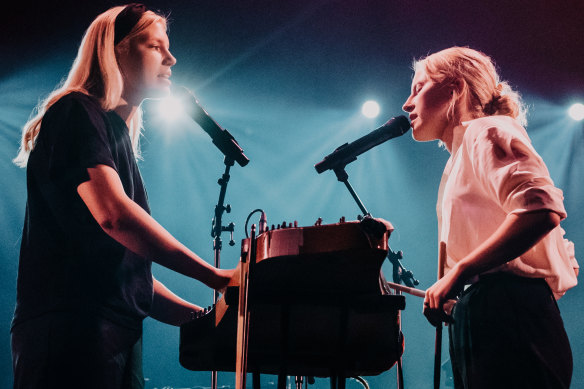 Estonian musicians Duo Ruut played an Estonian zither played in very non-traditional ways at WOMADelaide 2025.  