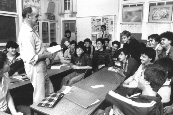 Bruce Dawe talks to year 12 students at Northcote High School, April 1986.