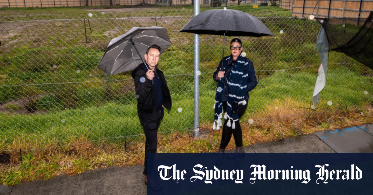 Port Melbourne residents join forces with public housing residents over Barak Beacon site - Vimarsana News