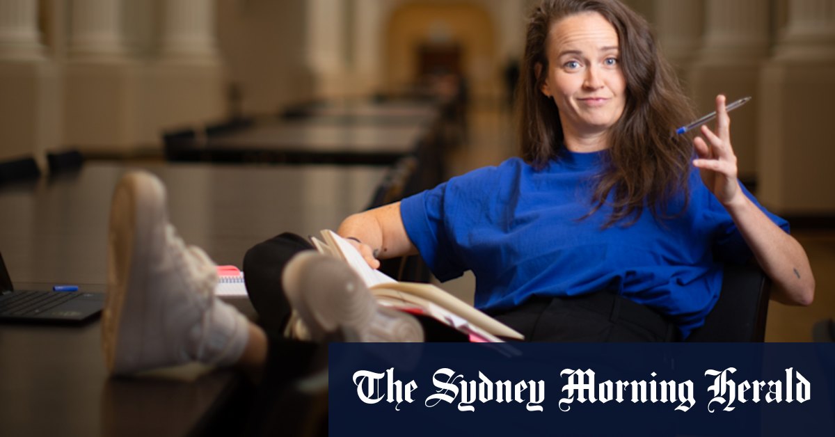 Zoe Coombs Marr's new stand-up show takes a good look at her life - Vimarsana News