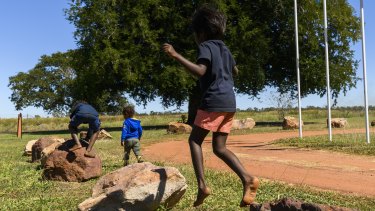 Indi Kindi early childcare is an Indigenous designed and led program that Unicef has decided to support to address disadvantage among Aboriginal children. 