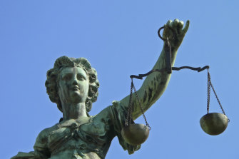  An inquiry has found a judge of the Federal Circuit Court sexually harassed two young women.