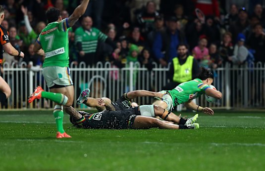 Kaeo Weekes scores the match-winner against Penrith.