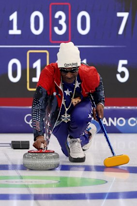 Snoop Dogg tem uma queda no curling.