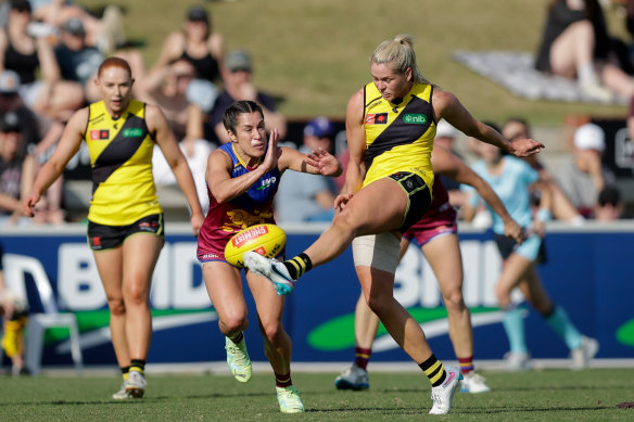 Katie Brennan gets a kick away for the Tigers.