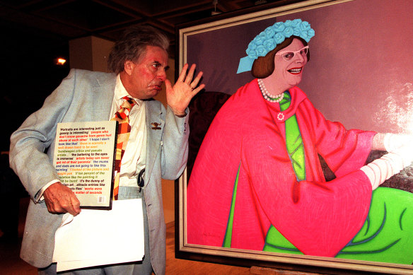 Sir Les Patterson in 1999 with the 1969 Archibald portrait of Dame Edna Everage.