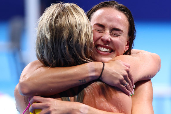 Ariarne Titmus and Brianna Throssell celebrate after winning gold medals.