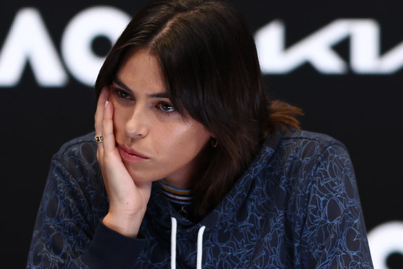 A knee injury has forced Ajla Tomljanovic out of the Australian Open.
