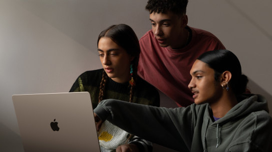 The new Air is bigger, but delivers the same performance and battery life as before and is still one centimetre thick.