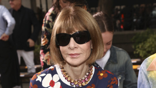 Anna Wintour is known for not carrying a handbag.