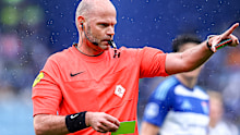 Referee Rob Dieperink.