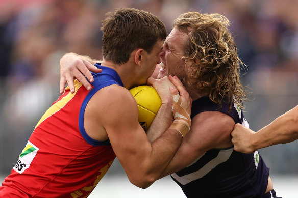 Brisbane’s Jarryd Lyons and Freo’s David Mundy go head to head.